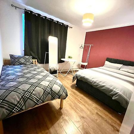Private Room With Two Beds Near Central London Kültér fotó