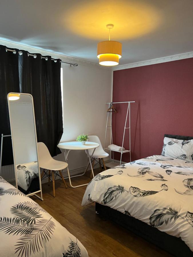 Private Room With Two Beds Near Central London Kültér fotó