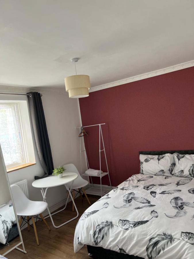 Private Room With Two Beds Near Central London Kültér fotó